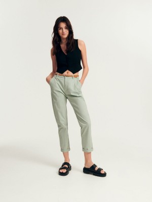 Reserved Chino trousers with belt Zielone | AWPBSDT-79