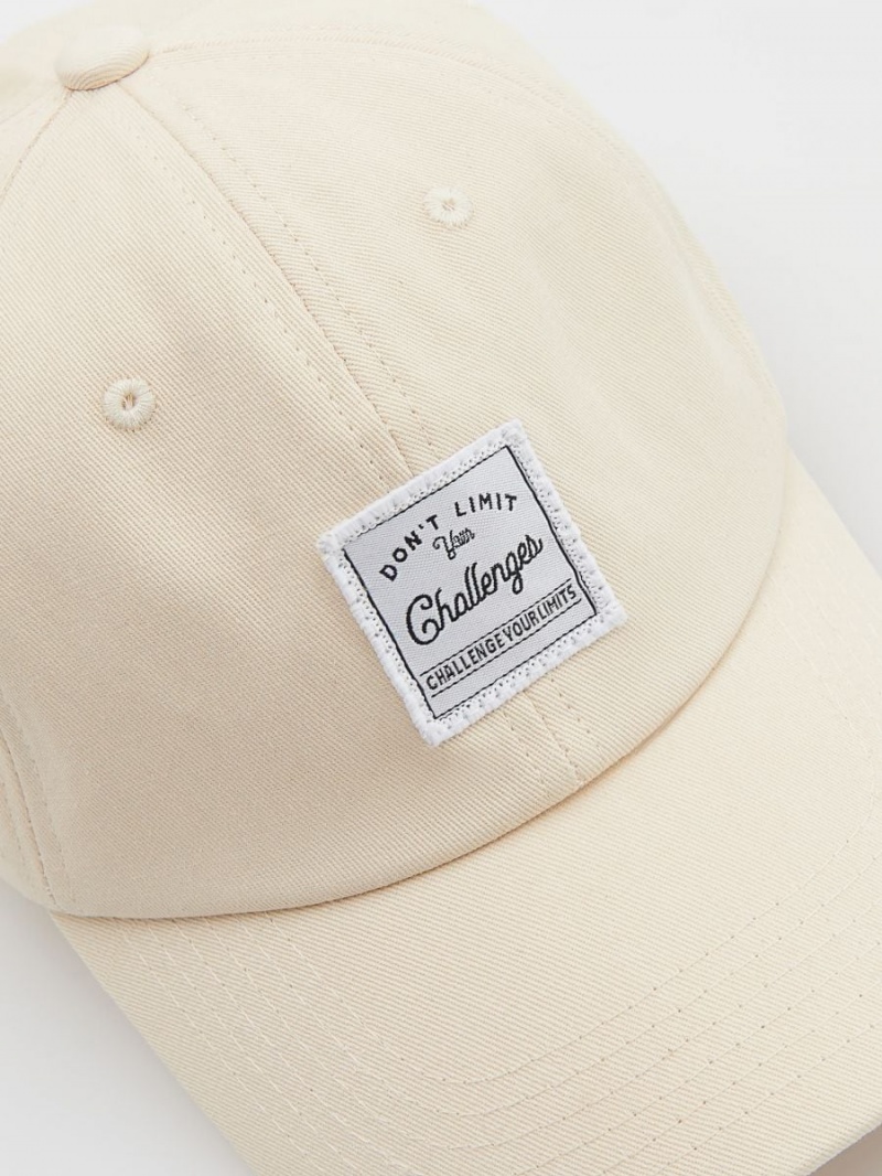 Reserved Baseball cap with patch Beżowe | XFAGLIO-90