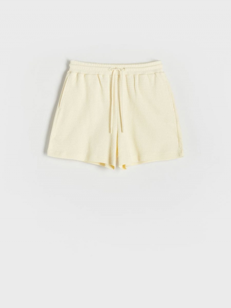 Reserved Bawełniane rich shorts Ivory | PLYSXMN-46