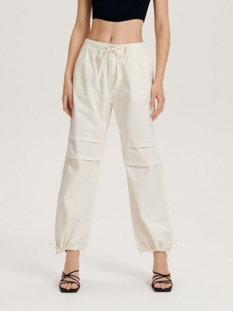 Reserved Bawełniane rich trousers Ivory | NWJAIYO-34