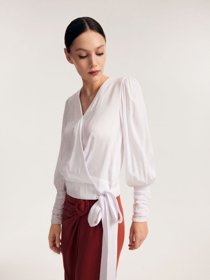 Reserved Blouse with fold-over front Białe | SKYOJRT-96