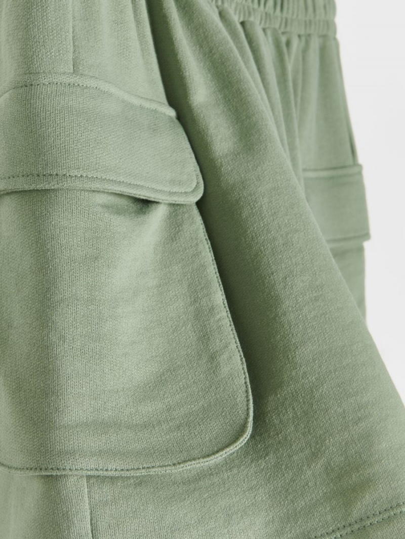 Reserved Cargo shorts Zielone | LISZBGV-82