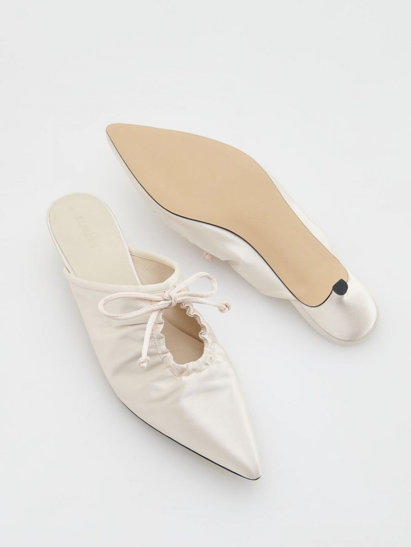 Reserved Satin pumps Ivory | OPIEKXH-20