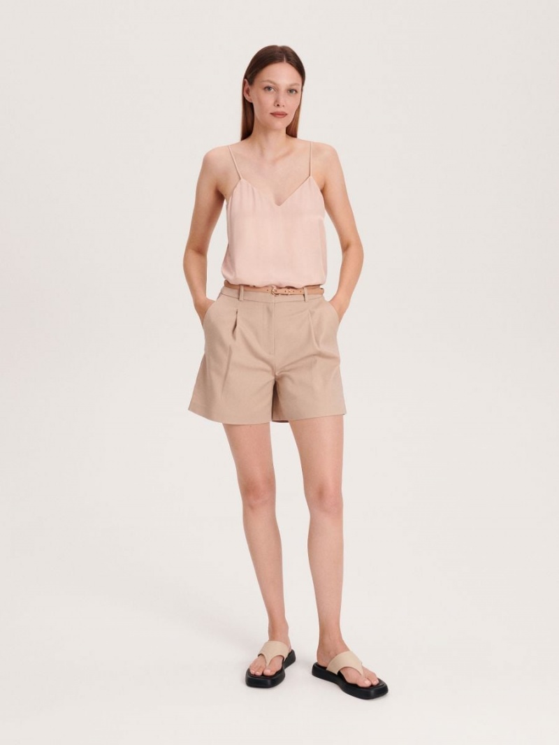 Reserved Shorts with faux leather belt Beżowe | BOSYPUI-91