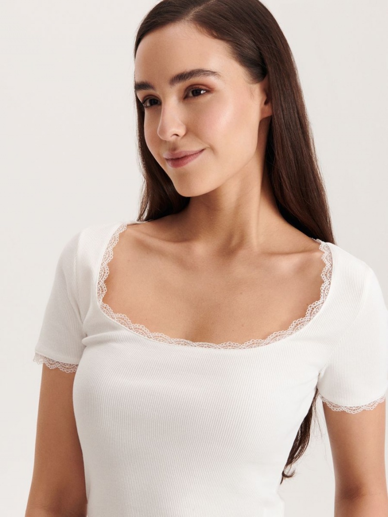 Reserved T-shirt with lace detail Ivory | KMPEGBF-02