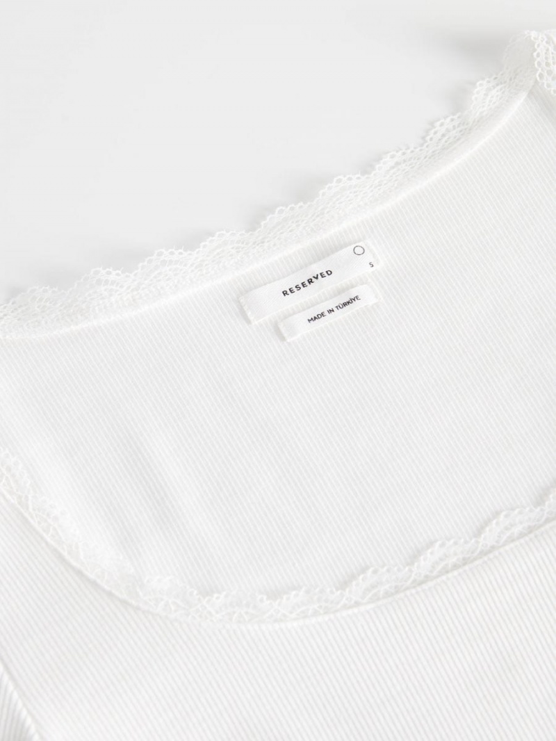 Reserved T-shirt with lace detail Ivory | KMPEGBF-02