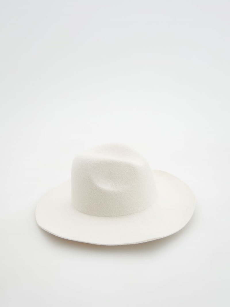 Reserved Wełna hat Ivory | DGYOKEU-19